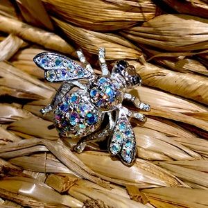 Joan Rivers bumblebee pin- silver tone